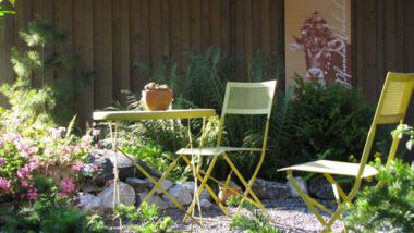 gemütlicher Sitzbereich im Garten